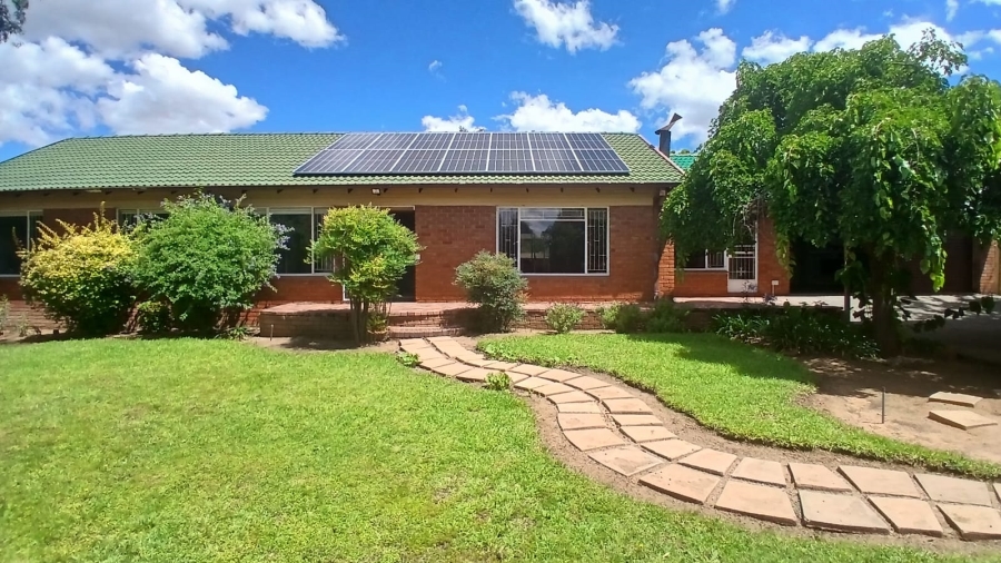 5 Bedroom Property for Sale in Pellissier Free State